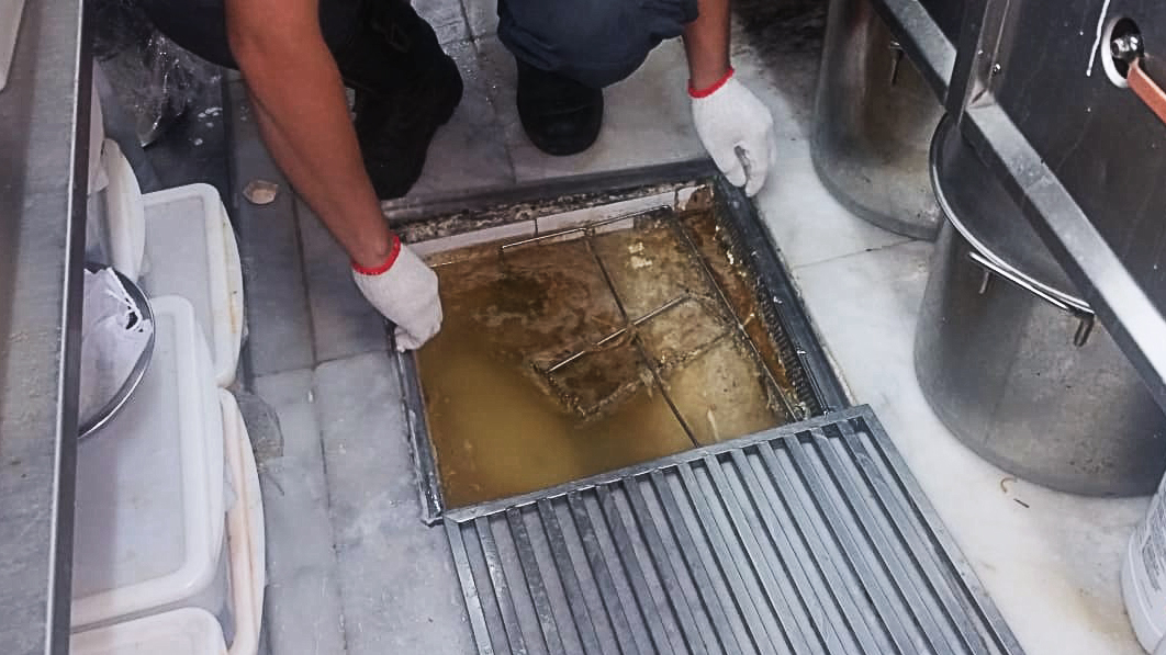 DrainCleaning_ProjectB-01-Before-pic01_Full.jpg